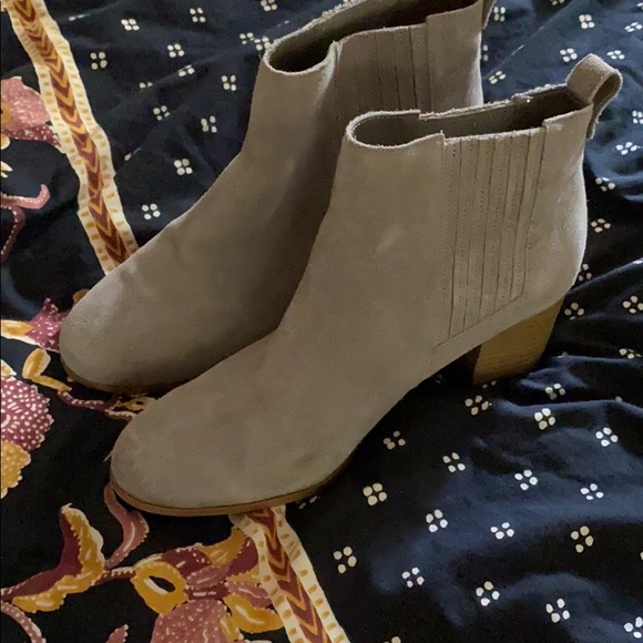 Taupe gray boots with small heel suede 9 1/2 - Picture 14 of 16